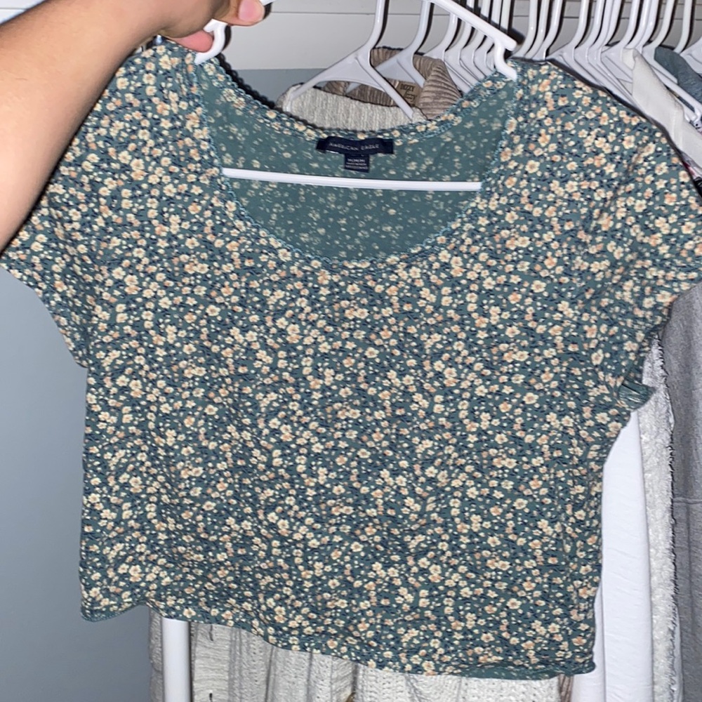 American Eagle Green Flower Baby Tee (Size Medium)